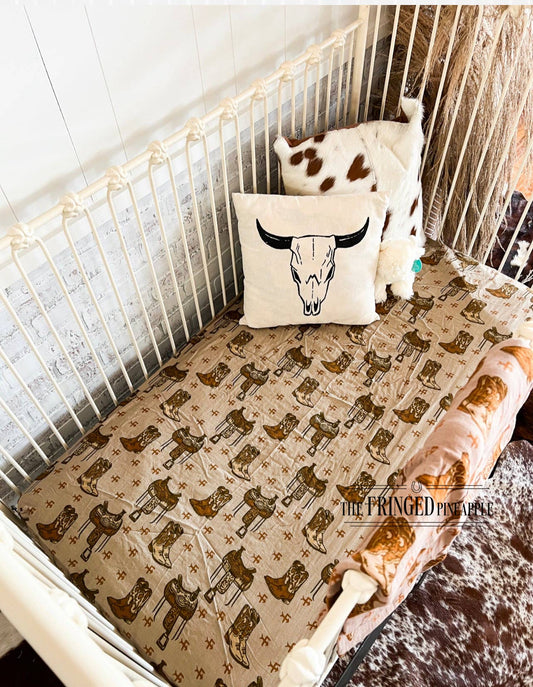 SADDLE UP FITTED CRIB SHEET